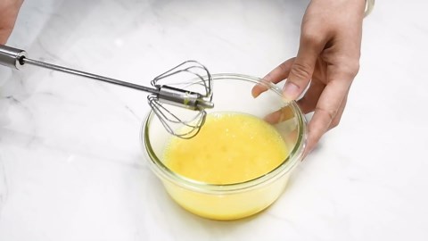 Stainless Steel Eggbeater,egg scrambler,hand mixer, Rotating Semi-Automatic Eggbeater, Allows you to stir Easily Without Feeling Tired, Used for Making Cream of Egg Beater
