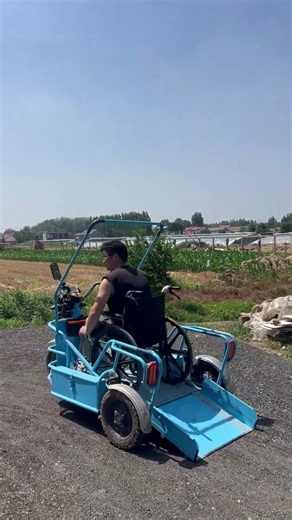无障碍轮椅电动三轮车，轻松适配各类田间道路。
