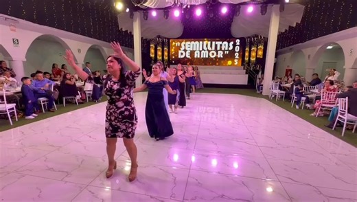 Baile sorpresa por las mamitas de la promoción "Semillitas de Amor" #EducaciónInicial #Elenita #graduación | Institución Educativa "Elenita"