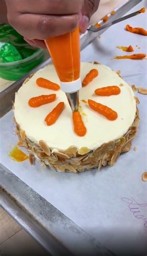 🥕𝐂𝐚𝐫𝐫𝐨𝐭 𝐜𝐚𝐤𝐞: 𝐛𝐞𝐜𝐚𝐮𝐬𝐞 𝐯𝐞𝐠𝐞𝐭𝐚𝐛𝐥𝐞𝐬 𝐝𝐞𝐬𝐞𝐫𝐯𝐞 𝐚 𝐥𝐢𝐭𝐭𝐥𝐞 𝐬𝐰𝐞𝐞𝐭𝐧𝐞𝐬𝐬, 𝐭𝐨𝐨!⁣ | Culinary Institute Lenotre