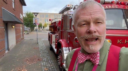 De Radikale rykker ud 24 #Lokalråd 24 #valgplakater vind en brandstation Vi bygger 1 ny skole i den nye byrådsperiode. | Politik.design - Politiker Bjarne Lastein