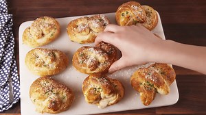 Easy Garlic Parmesan Pretzels Recipe