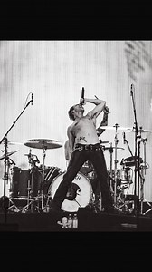 1.1M views · 50K reactions | USA! I’ve landed … 4 weeks sold out. LA you’re up first. I want you LOUD. Lets ride  | Yungblud | Facebook