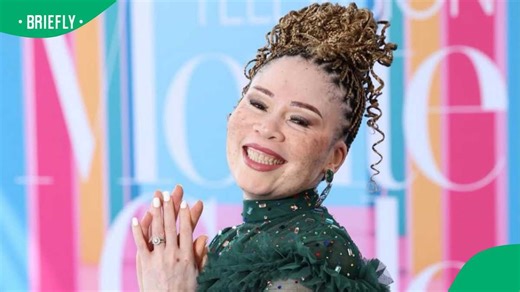 "I cried tears": Fans react as Leleti Khumalo receives tribute from Rhodes