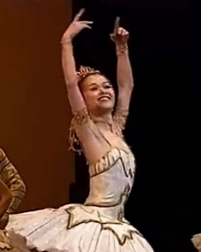 Legends of ballet on Instagram: "Miyako Yoshida - Performing Raymonda🧡 Former principal at the Royal Ballet Legends of Ballet does not own the rights to the music, video, photo, only for entertainment purposes. #balletteacher #balletclassico #balletworld #balletdancers #balletlove #balletshoes #balletphotography #vaganova #royalballet #royalballetschool #bolshoiballet #bolshoitheatre #vaganovaballet #vaganovaacademy #ballet #balletdancer #balletphotography #balletlovers #balletphoto #balletclas