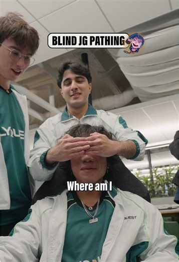 League of Legends Pros Navigate Blindfolded
