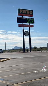 Si andas por New Mexico no te puedes perder este travel center en el I10 #newmexico #starbucks #ironskillet #food #fyp #deming #visitnewmexico #soytroquero | Jonathan Madueña