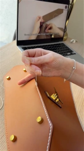 Sewing my first leather project, a gorgeous handbag from Babylon Leather Kits!