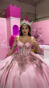 Entrando al baile sorpresa como una princesa 💖 #Moda2000 #M2KQueen ✨ | Moda 2000