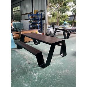[Hot Item] Durable & Weatherproof Wood Metal Outdoor Dining Table for Outdoor Restaurant