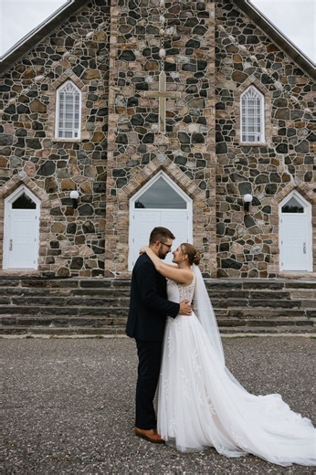 Isabelle & Benoit - Wedding Video 🎥✨ Not me realizing it’s already November and I still haven’t posted all my wedding videos from the summer 😅 Merci Isabelle et Benoit de m’avoir fait confiance pour capturer votre journée de mariage! Ce fut un réel plaisir de faire partie de cette belle journée avec vous 🤍 | Britt's Photography