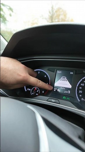 Wie aktiviere ich ACC in einem Volkswagen T Roc und wie funktioniert diese Funktion?