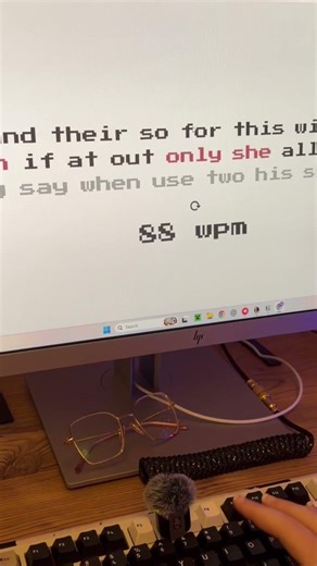 the keyboard sounds are so clean… #setup #aesthetic #typing #asmr