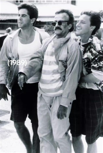 WEEKEND AT BERNIES (1989) Two low-level insurance employees, Larry Wilson (Andrew McCarthy) and Richard Parker (Jonathan Silverman), who discover their boss Bernie Lomax (Terry Kiser), has been murdered at his beach house. THE STORY The Discovery: Larry and Richard uncover a series of fraudulent insurance payments and report them to Bernie, unaware that he is the one behind the scam. The Invitation: Bernie invites them to his other Hamptons beach house for Labor Day weekend, intending to have th