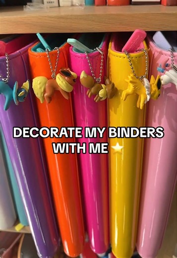 DECORATE MY BINDERS WITH EEVEELUTION KEYCHAINS 💕 #pokemoncards #pokemontcg #pokemontcgcommunity #pokefreja #openingpokemoncards