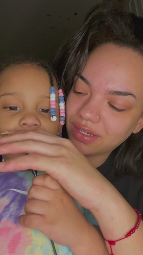 MY DAUGHTER TRIES ASMR FOR THE FIRST TIME 🔊🫶🏽✨ #ASMR #FYP #TINGLES #MOUTHSOUNDS #PLEASURES