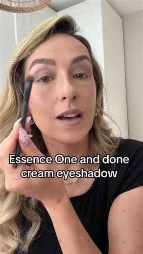 @essence cosmetics cream eyeshadow in oyster needs more love #essence #essencemakeup #essencecream #creameyeshadow @essence.cosmetics