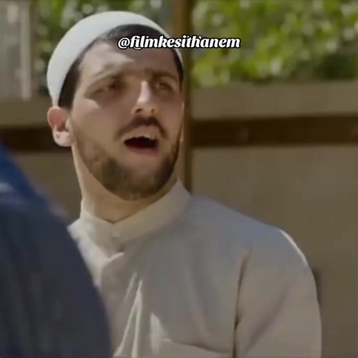 O zaman ben de kalsın 🎬 Düğün Dernek Yapım Yılı: 2013 Film Süresi: 1 Saat 46 Dakika Film Türü: Komedi IMDB: 6.9 Düğün Dernek, yönetmenliğini Selçuk Aydemir'in yaptığı, başrollerinde Ahmet Kural ve Murat Cemir'in yer aldığı bir komedi filmidir. Film, Sivas'ın Esenyurt köyünde yaşayan Ismail'in, Almanya'da yaşayan oğlu Tarık'ın evlenmeye karar vermesiyle başlar. Tarık, sevdiği Letonyalı kızla evlenmek ister; ancak düğünün Türkiye'de, köyde yapılmasını ister. Oğluna görkemli bir düğün yapmak istey