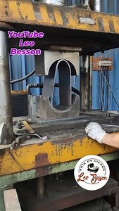 Impresionante como dan forma a esta chapa #leobesson ,#herrería ,#herramientas | Herreria Leo Besson
