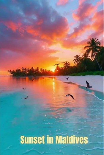 Sunset in Maldives: Turquoise Waters & Golden Sky