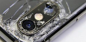 iPhoneのカメラが壊れた！実体験から綴る、落とし穴だらけの修理プロセスとは？ | ライフハッカー・ジャパン