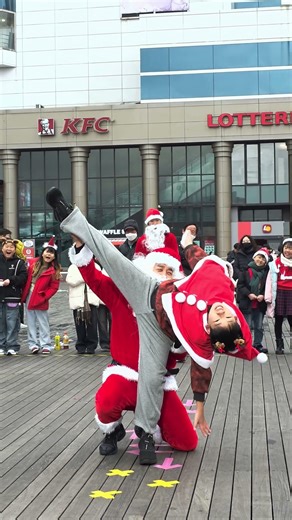 유연성??자세가 여어엉?ㅋㅋ#크림서현 #크림서현의랜덤댄스 #킹받아 #라이키스튜디오 #제키브로 #제이키즈 #아이케이푸드 #부천시 #부천역 #마루광장 #댄스 #랜덤댄스 #랜플