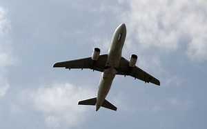 Sciopero aerei 15 dicembre a Milano, Bari e Brindisi. Orari e voli garantiti. Cosa sapere