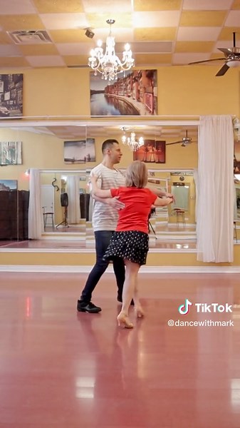 Latin Hustle Basic Steps 🤩 #hustledance #latinhustle #ballroomhustle #arthurmurray #socialdancers