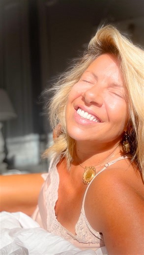 Laviecommencea45ans on Instagram: "Tu as l’impression que ton corps ne répond plus comme avant ? Prise de poids autour du ventre, fatigue, fringales sucrées … Ce n’est pas “dans ta tête”, c’est souvent ton métabolisme qui a ralenti avec les variations hormonales. Le matin, j’ai intégré dans ma routine : 👉 l’Activateur de Métabolisme – MiYé Un activateur métabolique global 4 en 1, spécialement pensé pour nous, les femmes à partir de 45 ans ! 💪 Sa valeur / sa “promesse” : Une poudre à diluer qui