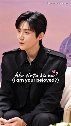 Kim Seon Ho saying "ako sinta mo" (I am your beloved) but wanted to say "ako si Kim Seon Ho" said "mahal ko kayo." Learning Tagalog 101 with Papago Ho Jin. 🍀 He was actually trying to say "aku cinta kamu" which means "I love you" in Indonesian, but thought he was introducing himself. 🥹💗✨️ ----------------------- 📺 All episodes of "Can This Love Be Translated" now streaming on Netflix. Kim Seon Ho as interpreter Joo Ho Jin Go Youn Jung as top actress Cha Mu Hee and Do Ra Mi #CanThisLoveBeTran
