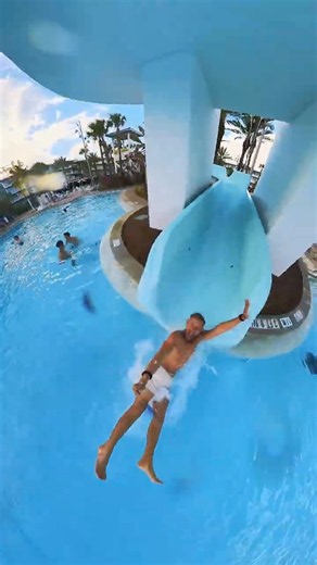 BEST WATERSLIDE AT A UNIVERSAL ORLANDO RESORT HOTEL⁉️💦🇺🇸 #orlando #universalstudios #waterslides