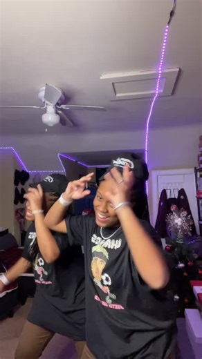 We’re not doing it right but , make this the new trend to this dance 😭😭❤️