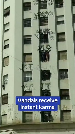 Graffiti vandals in Brazil receive instant karma