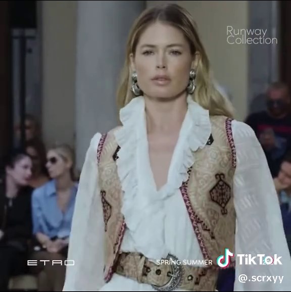 Doutzen Kroes Runway Compilation Highlights