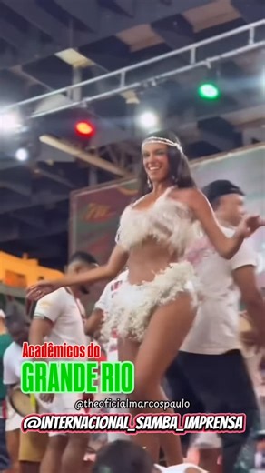 Internacional Samba Imprensa de carnaval on Instagram: "@granderio fez seu último ensaios de quadra com várias celebridades musas da escola, passaram por lá @alanepereiraoficial , @brunnagoncalves , @adrianabombom , @davidbrazil , @pocah e muitas outras . @theoficialmarcospaulo @riocarnaval"