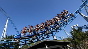 Achterbahn bleibt stehen - Was macht der Betreiber?