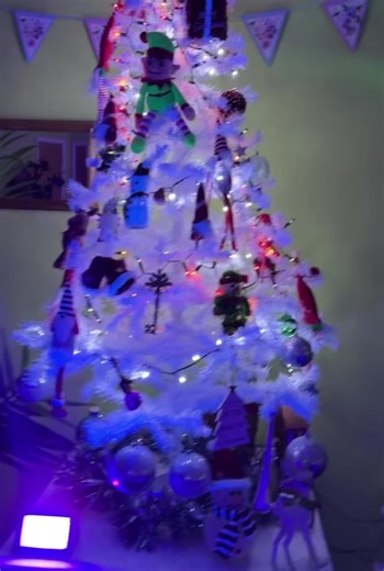 🎄 🎅🏻 CHRISTMAS CLUBBERCISE IS GO! 🎅🏻 🎄 Huge well done to our incredible Monday morning ladies making this routine look absolutely effortless-you guys are amazing! We’ve got festive warm-ups happening to get you in the mood at all our sessions this month so get your festive glow gear on 💡 💃🏼 Join us this week at Penistone, Royston, Dorothy Hyman, Wilthorpe, Metrodome or Birdwell 🎟️ Go get your space for a truly joyful lead up to Christmas 🫶🏼 See you soon Clubbers 🥳 | Dance Fitness wi