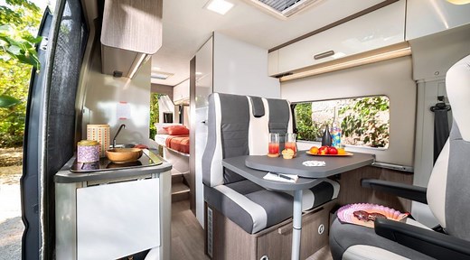 Challenger V217 : le van aménagé avec lits jumeaux et double plancher
