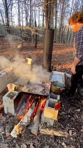 Reducing sap into maple syrup with the homemade evaporator 🍁 make your own #maplesyrup #sugarseason #natures #food #sugar