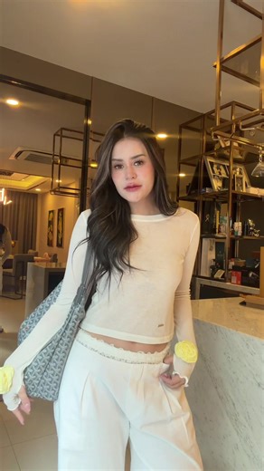 OOTD: Chic Women's Shirt Style