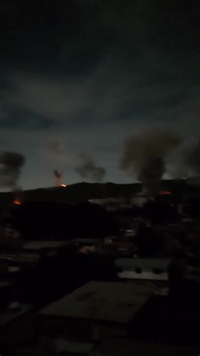 Venezuelan captures U.S. Army CH-47G “Chinook” Special Operations Helicopters, likely with the 160th Special Operations Aviation Regiment (SOAR), over the Venezuelan capital of Caracas. | Clayton Ballentine