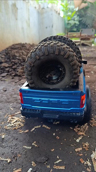 RC Ford F-150 Carrying Massive RC Tires! 🔥