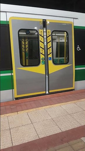 Transperth C series doors closing .#transperth #train #perth #perthcity