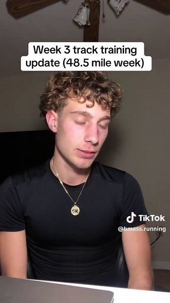 I like to do a lot of “steady miles” during this time of the season, for example the thursday progression and the saturday long run, anything between 6:00 and 7:00. Its still conversational pace but the goal is to increase the ceiling of what feels easy before getting into the off season workouts. #running #track #xc #distancerunner
