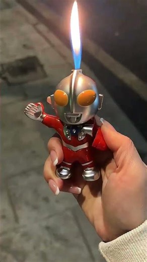 哈哈 炎头队长#玩个很新的东西 #奥特曼玩具 #创意打火机Boys' happiness is so simple#lighter