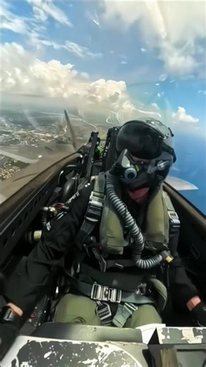 Inside the F-22 Raptor Cockpit A Stunning View of Precision and Power #womenpilot #pilot #usaf #army