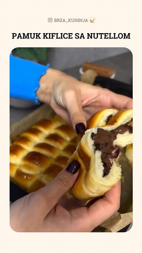 Recepti | Kuhanje | Ideje on Instagram: "Donosimo vam recept za najmekše kiflice na svijetu - Pamuk kiflice! 🤤😍🥐 Sve što vam je potrebno 👇🏽📝 - 500 g glatkog brašna - 300 ml toplog mlijeka - 60 g šećera u prahu - 100 ml ulja - vrećica suhog kvasca + kašikica - prstohvat soli - bjelanjak 🔸Premaz i punjenje: - Žumanjak + malo mlijeka - Nutella (vi možete izabrati drugi krem, po želji) Priprema 👇🏽👨‍🍳 1. U brašnu napraviti udubinu i staviti šećer u prahu, suhi kvasac, prstohvat soli i pola