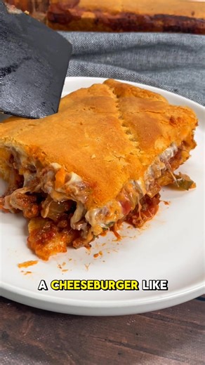 Crescent Roll Cheeseburger Casserole! Comment "recipe" and I'll send it straight to your inbox😀 https://www.thisisnotdietfood.com/crescent-roll-cheeseburger-casserole/ | This is Not Diet Food
