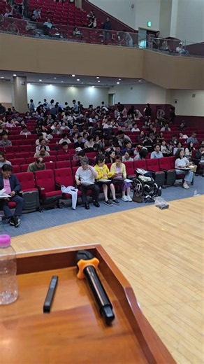 Lecturing at the Gwangju Licensed Real Estate Agents Training Program at Jangsin University Haese...