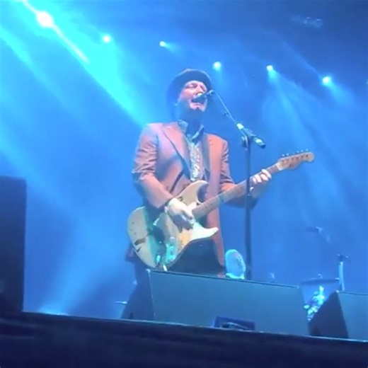 Squeeze played the Isle of Wight festival on this day in 2010 - and Simon Hanson was there to caputre it all in this extended BTS video! | Squeeze